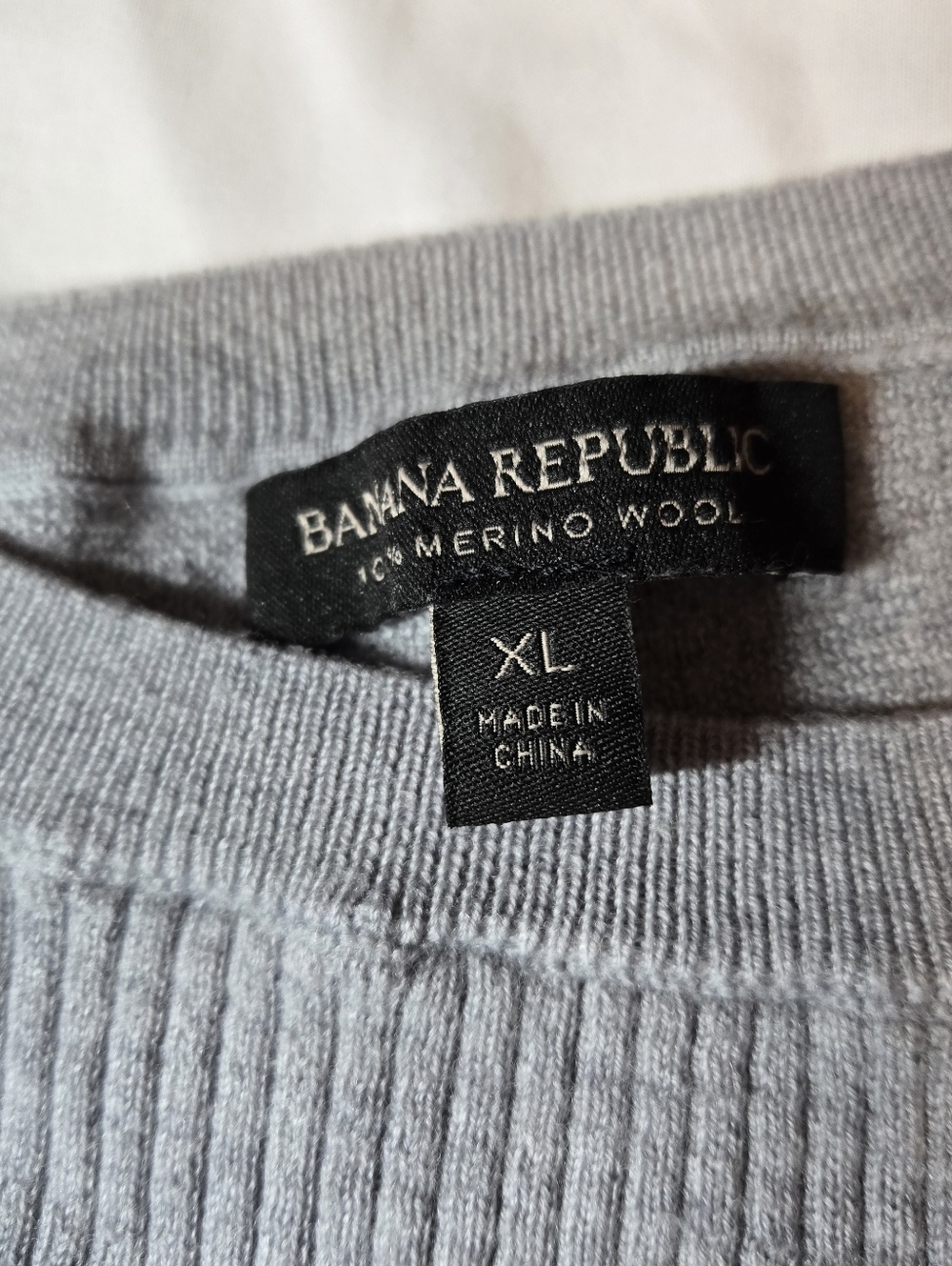Banana Republic Fityed XL 100% Merino Wool Sweater (Fits Like A LARGE) - Picture 2 of 6
